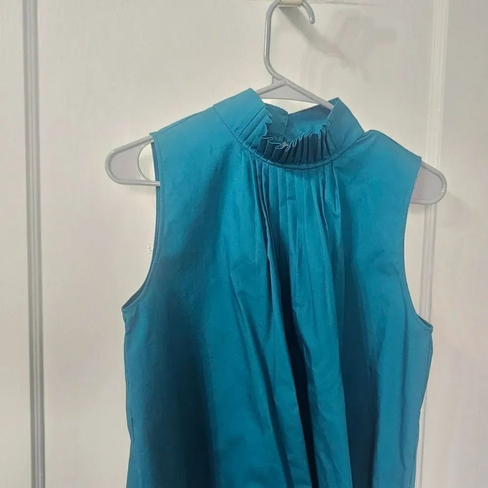 NWT Banana Republic Mock Neck Sleevess Teal Blouse. Cotton. Sz Xs